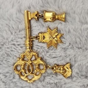Skeleton key charm brooch